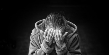 Obětmi domácího násilí nejsou jen ženy. Co znamená domácí násilí ve vztahu k seniorům?