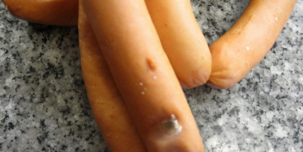 IDNES: Příbramský obchod s potravinami vyškrabával datum trvanlivosti