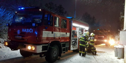 Aktuálně: Čtyři jednotky hasičů likvidují požár budovy v Příbrami