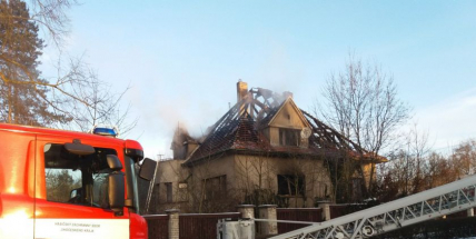 Dva mrtví při požáru domu v Čimelicích