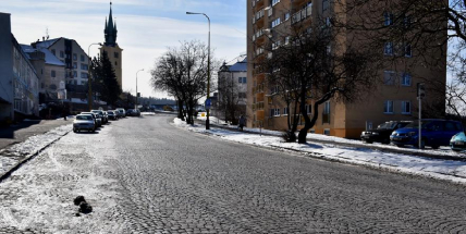 V Plzeňské ulici proběhne výměna dlažebních kostek za asfalt