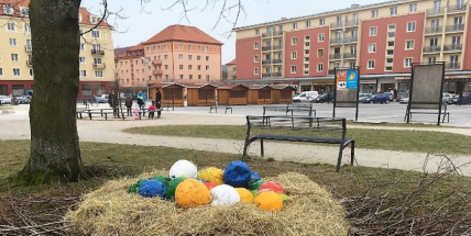 Velikonoční výzdoba rozveselila náměstí